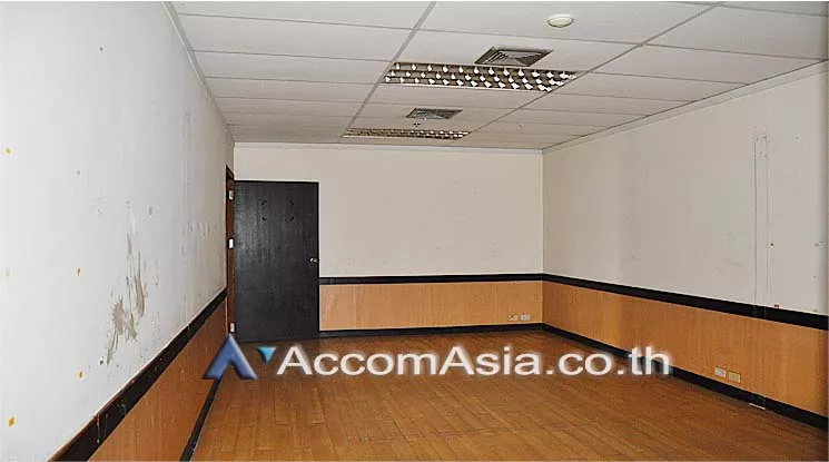 5  Office Space For Rent in Silom ,Bangkok BTS Surasak at Vorawat Building AA10947